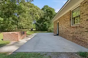 411 Forest Cir, Summerville, SC 29483 - Photo 5