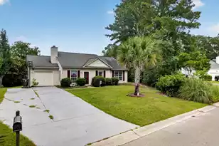 433 Courtland Dr, Summerville, SC 29486 - Photo 1