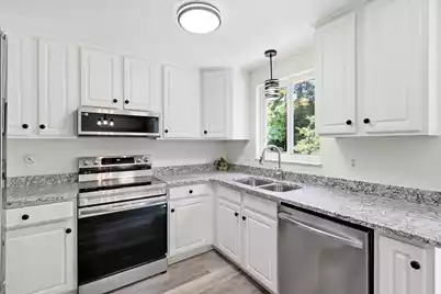 210 White Boulevard, Summerville, SC 29483 - Photo 9
