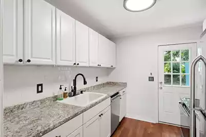 37 F Street #Apt A, Charleston, SC 29403 - Photo 9