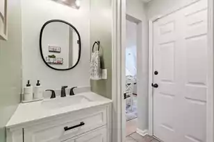 1323 Center Lake Dr, Mount Pleasant, SC 29464 - Photo 15
