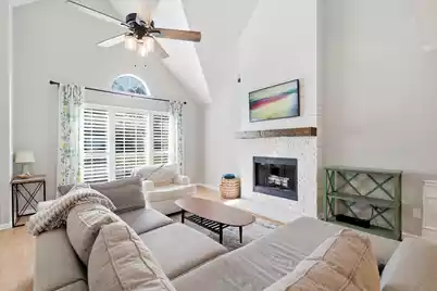 1323 Center Lake Drive, Mount Pleasant, SC 29464 - Photo 5
