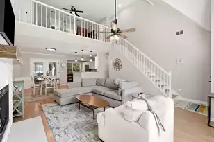 1323 Center Lake Dr, Mount Pleasant, SC 29464 - Photo 7