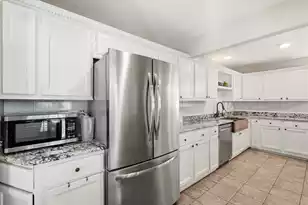 1323 Center Lake Dr, Mount Pleasant, SC 29464 - Photo 13