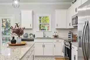 270 Clarabelle Ln, Summerville, SC 29483 - Photo 5