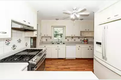 5813 Lakeside Drive E, Hanahan, SC 29410 - Photo 37