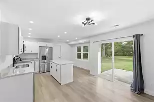 124 Robin St, Summerville, SC 29485 - Photo 7