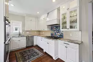 38 Harleston Pl, Charleston, SC 29401 - Photo 11