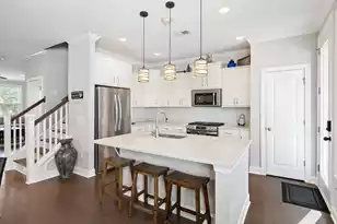 1537 Prince Edward St, Mount Pleasant, SC 29466 - Photo 9