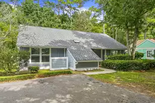 1124 Honeysuckle Ct, Mount Pleasant, SC 29464 - Photo 3