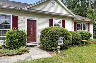 433 Courtland Dr, Summerville, SC 29486 - Photo 1