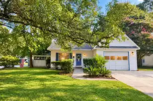 201 Regent St, Summerville, SC 29483 - Photo 1