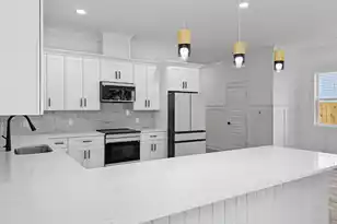 1918 Clifton St, North Charleston, SC 29406 - Photo 9