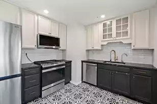 210 Peters St, Summerville, SC 29483 - Photo 5