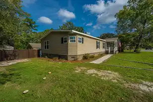 215 Hines Dr, Bonneau, SC 29431 - Photo 5