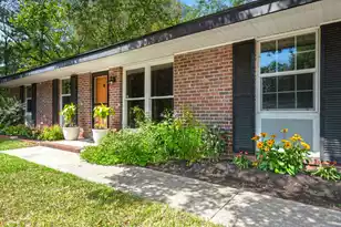 1047 Honeysuckle Ln, Charleston, SC 29412 - Photo 3