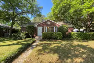 1429 Simmons St, Mount Pleasant, SC 29464 - Photo 1