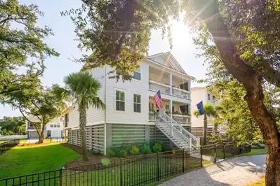 1534 Lakeshore Drive N, Mount Pleasant, SC 29466 - Photo 3
