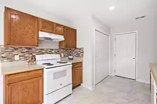 265 Avonshire Dr, Summerville, SC 29483 - Photo 15
