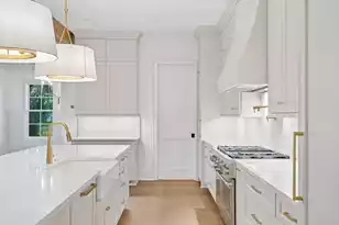 335 4th Ave, Mount Pleasant, SC 29464 - Photo 15