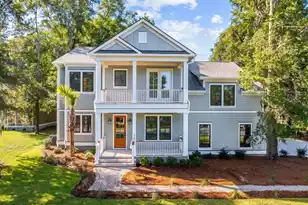 335 4th Ave, Mount Pleasant, SC 29464 - Photo 1
