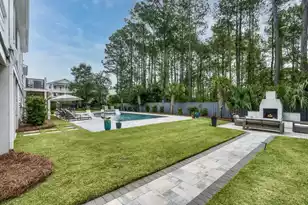 1531 Lakeshore Dr N, Mount Pleasant, SC 29466 - Photo 75