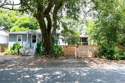 116 Hudson Avenue E, Folly Beach, SC 29439 - Photo 1