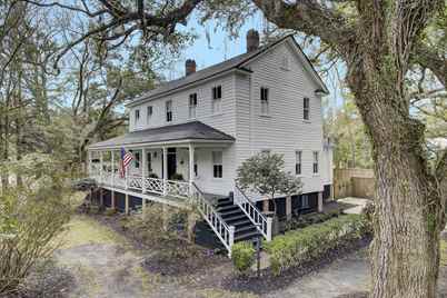 216 Carolina Avenue W, Summerville, SC 29483 - Photo 1