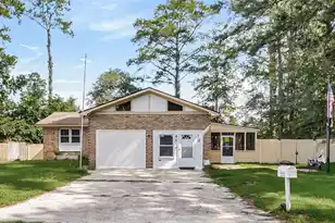 215 Warington St, Summerville, SC 29483 - Photo 1