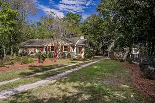 933 Lakeview Dr, Mount Pleasant, SC 29464 - Photo 3