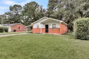 218 Gardenia St, Summerville, SC 29483 - Photo 1