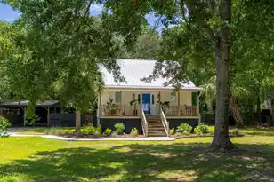 1515 Lakeshore Dr N, Mount Pleasant, SC 29466 - Photo 1