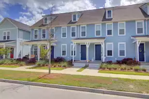 585 Blueway Ave, Summerville, SC 29486 - Photo 1