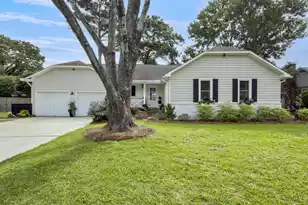 1625 Longview Rd, Mount Pleasant, SC 29464 - Photo 1