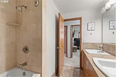 2568 Dover Dr, Eugene, OR 97404 - Photo 37