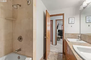 2568 Dover Dr, Eugene, OR 97404 - Photo 37