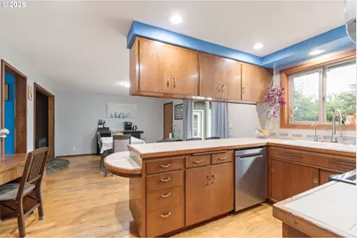 2568 Dover Dr, Eugene, OR 97404 - Photo 15