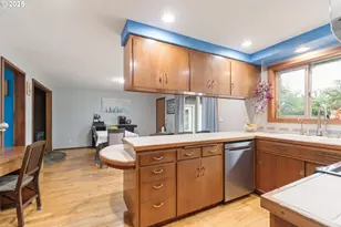 2568 Dover Dr, Eugene, OR 97404 - Photo 15