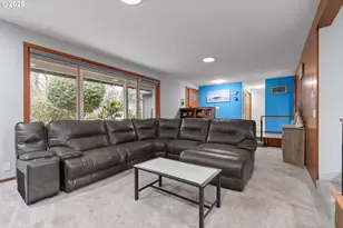 2568 Dover Dr, Eugene, OR 97404 - Photo 9