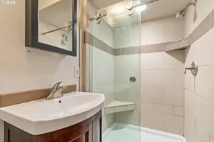 2568 Dover Dr, Eugene, OR 97404 - Photo 29