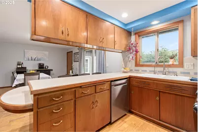 2568 Dover Dr, Eugene, OR 97404 - Photo 19