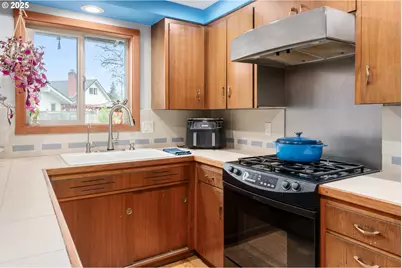 2568 Dover Dr, Eugene, OR 97404 - Photo 17