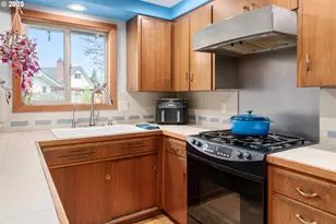 2568 Dover Dr, Eugene, OR 97404 - Photo 17