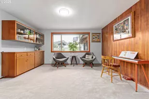 2568 Dover Dr, Eugene, OR 97404 - Photo 11