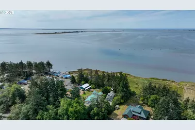 38 3rd St W, Chinook, WA 98614 - Photo 7