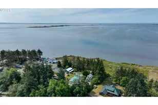 38 3rd St W, Chinook, WA 98614 - Photo 7