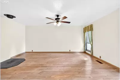 16033 SE Rickshire Ln, Milwaukie, OR 97267 - Photo 3