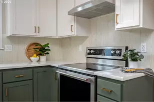8427 NE Hassalo St, Portland, OR 97220 - Photo 19
