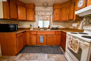 214 Thompson Rd, Riddle, OR 97469 - Photo 17