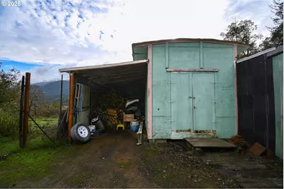 214 Thompson Rd, Riddle, OR 97469 - Photo 25